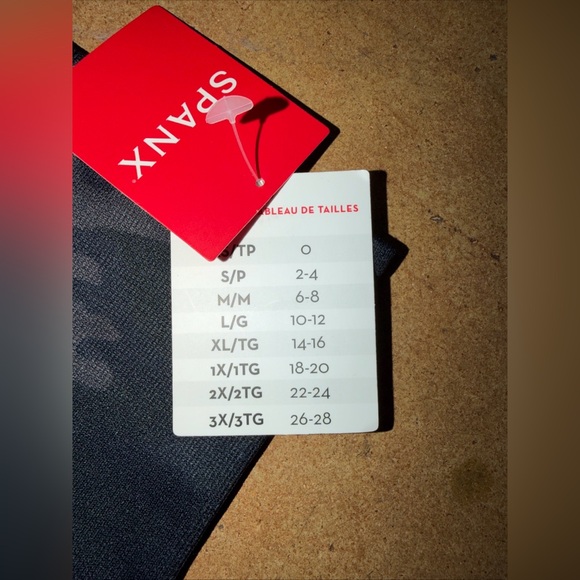 SPANX Look At Me Now EcoCare Seamless Black Camo Cropped Leggings Womens Sz S - Picture 3 of 5